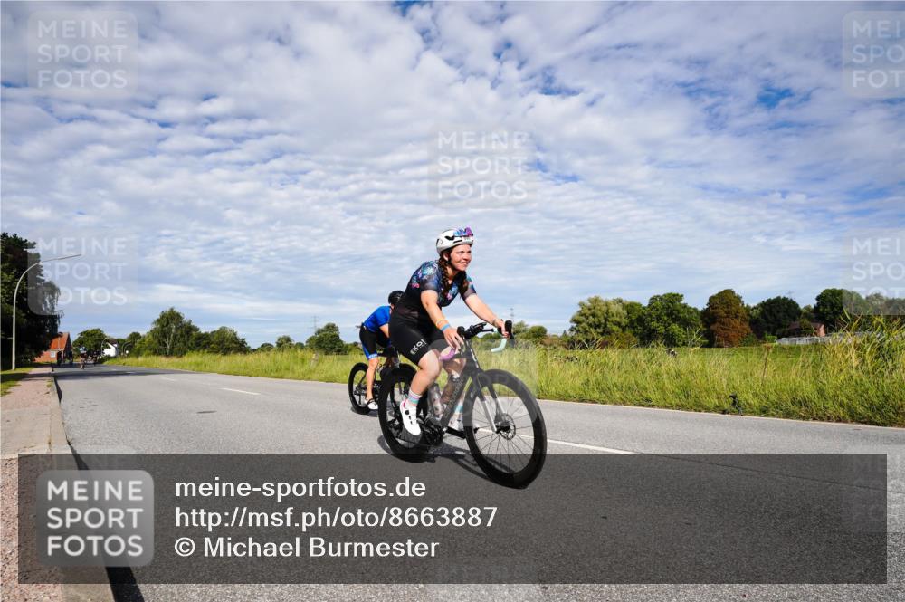 31.08.2025 - Elbe Triathlon Hamburg Michael Burmester http://msf.ph/oto/8663887 31.08.2025 09:43:49 Radfahren 377, 450, 563, 602, 800, 845, 908 meine-sportfotos.de
