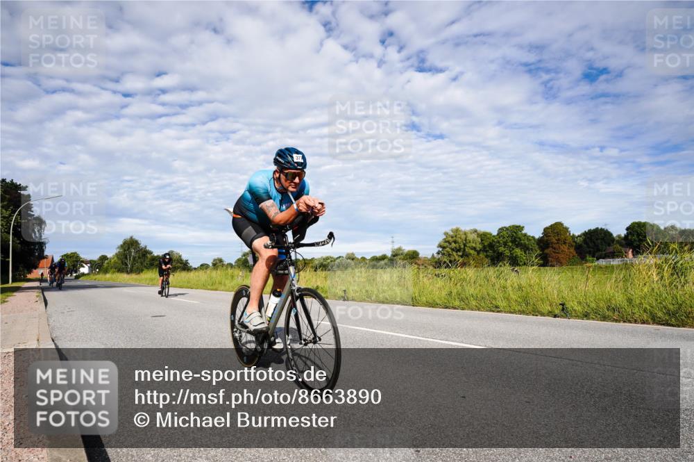 31.08.2025 - Elbe Triathlon Hamburg Michael Burmester http://msf.ph/oto/8663890 31.08.2025 09:43:53 Radfahren 377, 450, 563, 610, 634, 770 meine-sportfotos.de