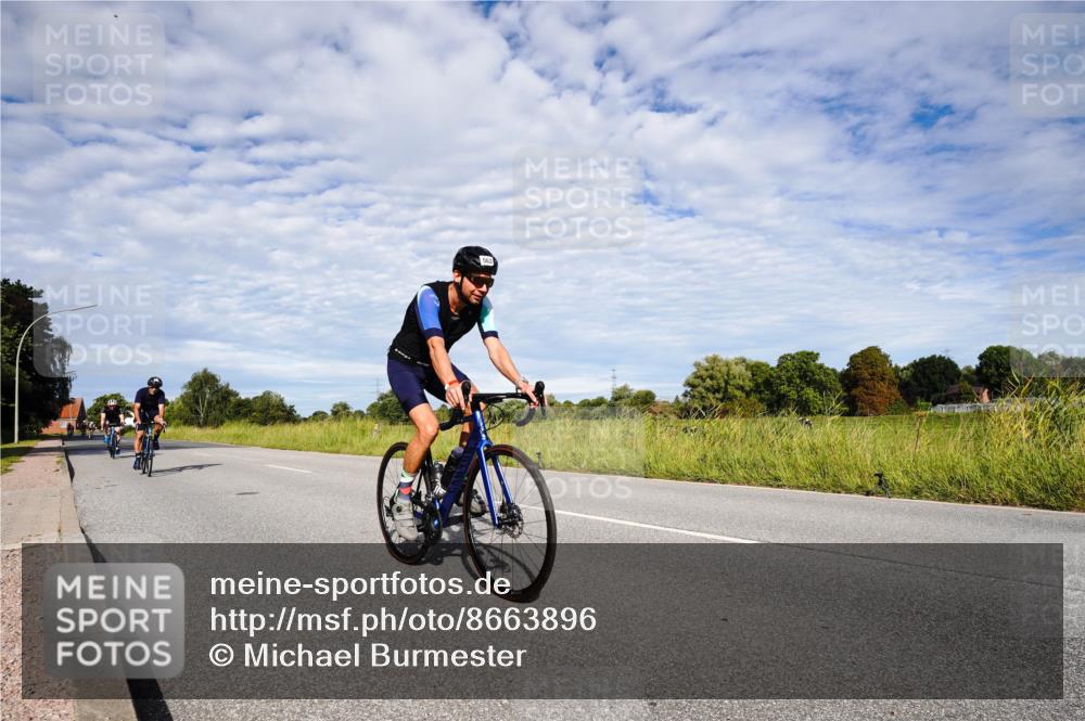 31.08.2025 - Elbe Triathlon Hamburg Michael Burmester http://msf.ph/oto/8663896 31.08.2025 09:43:56 Radfahren 281, 377, 450, 563, 610, 634, 770, 864 meine-sportfotos.de