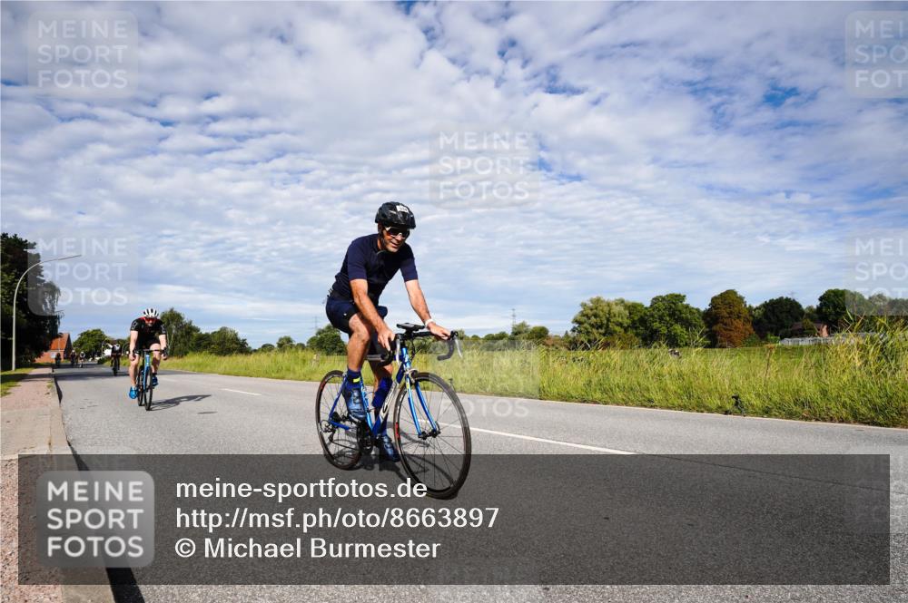 31.08.2025 - Elbe Triathlon Hamburg Michael Burmester http://msf.ph/oto/8663897 31.08.2025 09:43:57 Radfahren 281, 450, 562, 563, 610, 634, 770, 864 meine-sportfotos.de