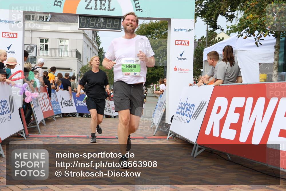 31.08.2025 - 21. Blankeneser Heldenlauf Strokosch-Dieckow http://msf.ph/oto/8663908 31.08.2025 11:20:10 Ziel 3566, 3310, 3042 meine-sportfotos.de