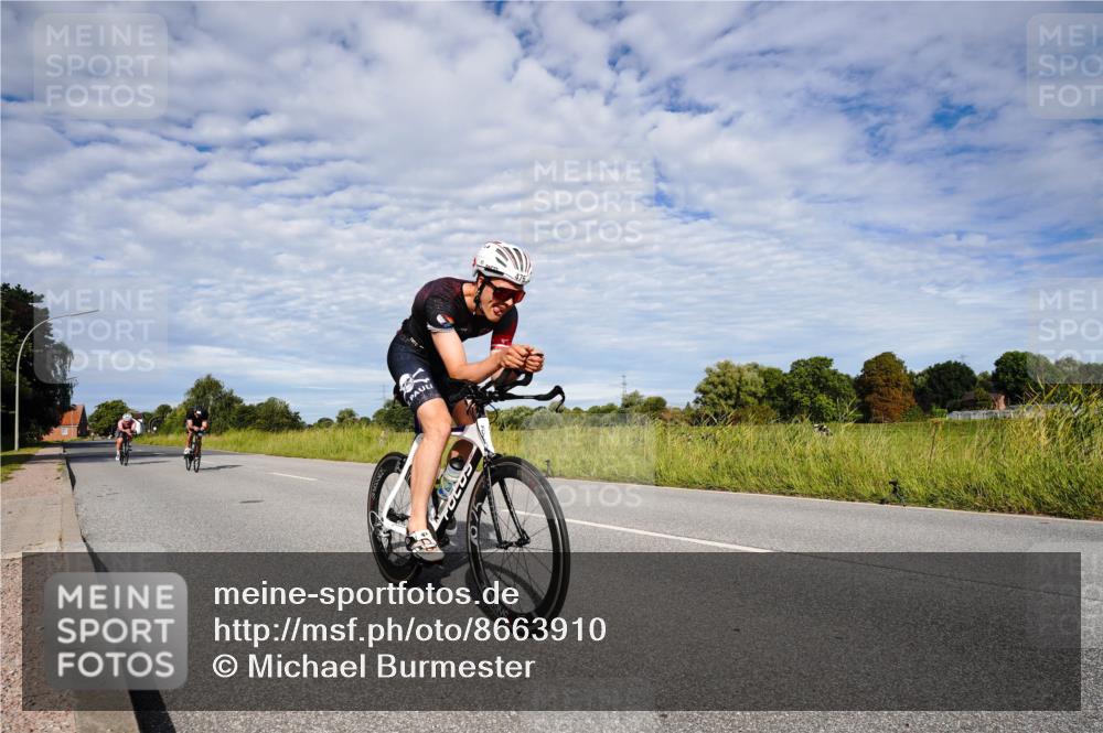 31.08.2025 - Elbe Triathlon Hamburg Michael Burmester http://msf.ph/oto/8663910 31.08.2025 09:44:06 Radfahren 281, 378, 476, 562, 787, 864 meine-sportfotos.de