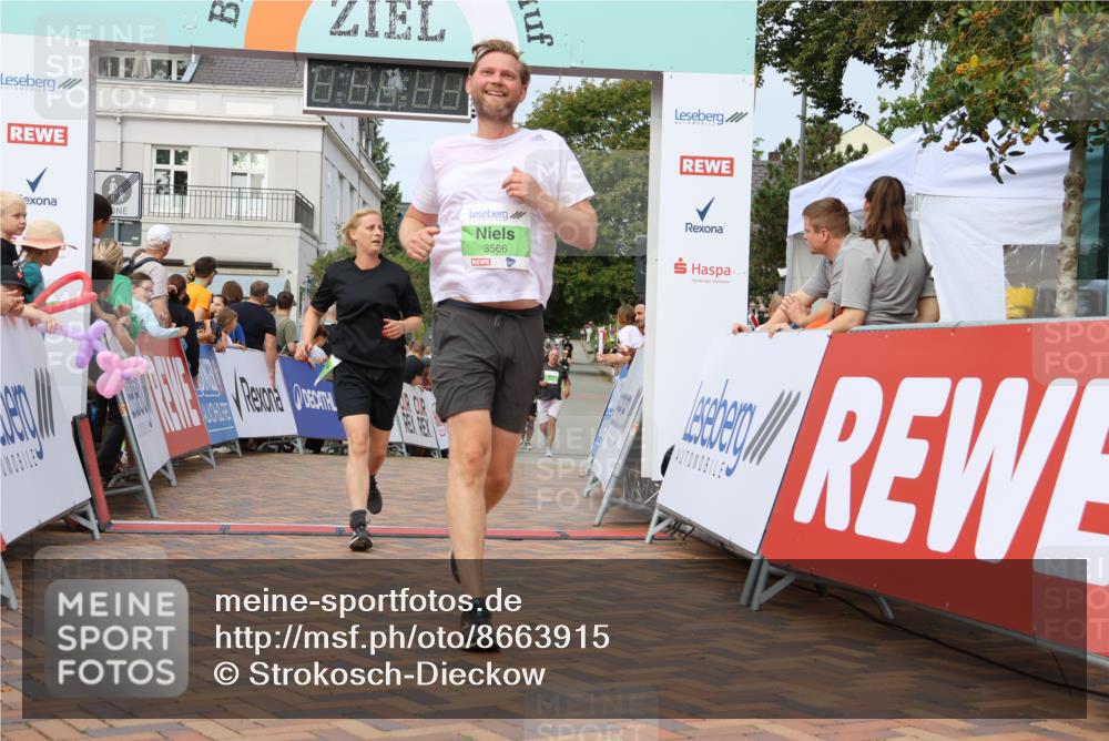 31.08.2025 - 21. Blankeneser Heldenlauf Strokosch-Dieckow http://msf.ph/oto/8663915 31.08.2025 11:20:10 Ziel 3566, 3310, 3042 meine-sportfotos.de