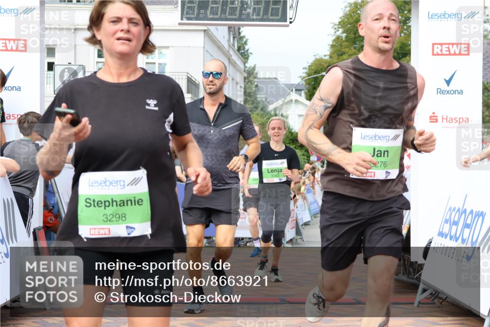 31.08.2025 - 21. Blankeneser Heldenlauf Strokosch-Dieckow http://msf.ph/oto/8663921 31.08.2025 11:01:38 Ziel 3082, 3298, 3276, 3109, 3712 meine-sportfotos.de