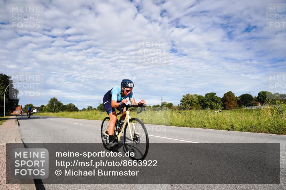 31.08.2025 - Elbe Triathlon Hamburg Michael Burmester http://msf.ph/oto/8663922 31.08.2025 09:44:30 Radfahren 360, 387, 667, 825, 919 meine-sportfotos.de