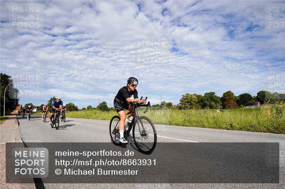 31.08.2025 - Elbe Triathlon Hamburg Michael Burmester http://msf.ph/oto/8663931 31.08.2025 09:44:49 Radfahren 259, 298, 357, 617, 669, 737, 823, 869, 881 meine-sportfotos.de