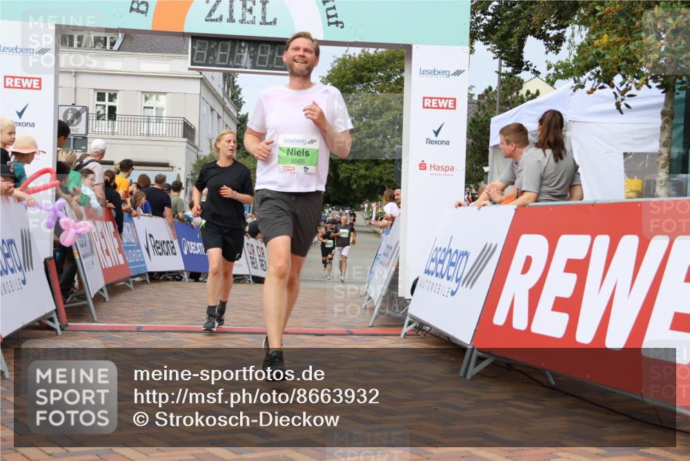 31.08.2025 - 21. Blankeneser Heldenlauf Strokosch-Dieckow http://msf.ph/oto/8663932 31.08.2025 11:20:09 Ziel 3566, 3310, 3042 meine-sportfotos.de