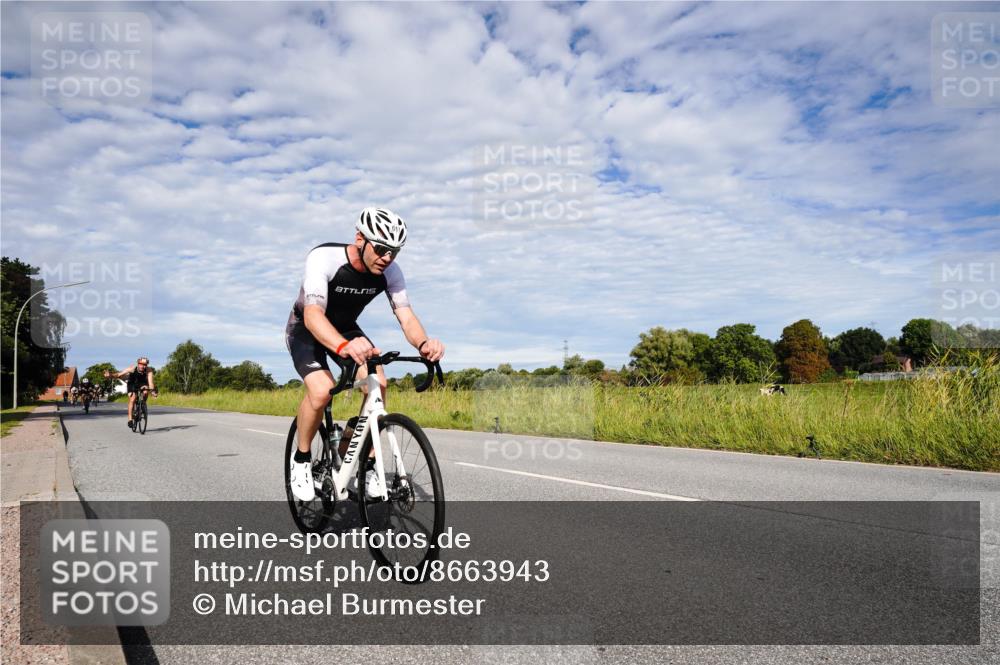 31.08.2025 - Elbe Triathlon Hamburg Michael Burmester http://msf.ph/oto/8663943 31.08.2025 09:44:55 Radfahren 292, 357, 527, 613, 617, 773, 881 meine-sportfotos.de