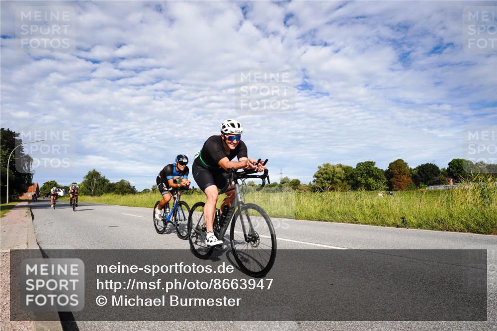 31.08.2025 - Elbe Triathlon Hamburg Michael Burmester http://msf.ph/oto/8663947 31.08.2025 09:44:58 Radfahren 292, 357, 469, 527, 613, 773 meine-sportfotos.de