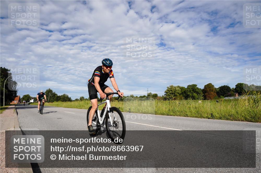 31.08.2025 - Elbe Triathlon Hamburg Michael Burmester http://msf.ph/oto/8663967 31.08.2025 09:45:15 Radfahren 427, 804, 911 meine-sportfotos.de