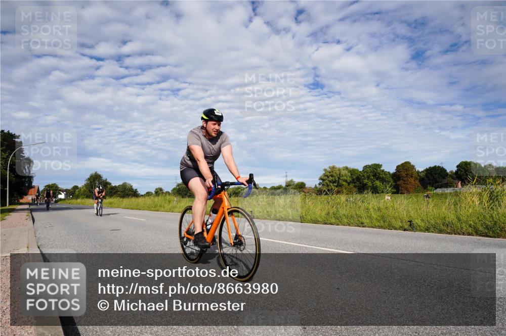 31.08.2025 - Elbe Triathlon Hamburg Michael Burmester http://msf.ph/oto/8663980 31.08.2025 09:45:30 Radfahren 393, 431, 489, 566, 607, 660, 664, 709, 756 meine-sportfotos.de