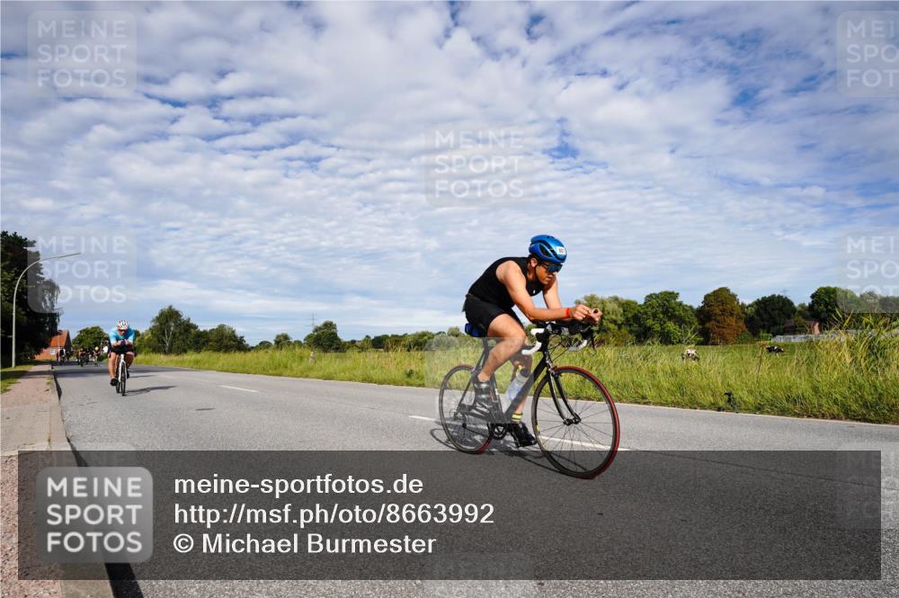 31.08.2025 - Elbe Triathlon Hamburg Michael Burmester http://msf.ph/oto/8663992 31.08.2025 09:45:37 Radfahren 392, 393, 607, 633, 660, 700, 708, 709, 786, 808, 826 meine-sportfotos.de