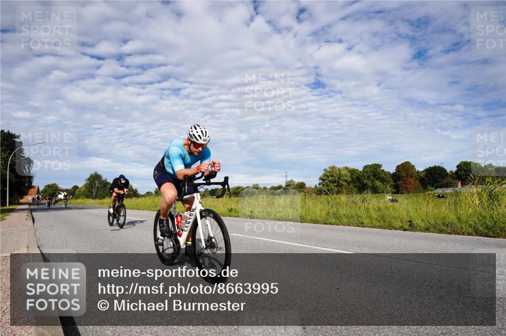 31.08.2025 - Elbe Triathlon Hamburg Michael Burmester http://msf.ph/oto/8663995 31.08.2025 09:45:38 Radfahren 392, 607, 633, 660, 700, 708, 786, 808, 826 meine-sportfotos.de
