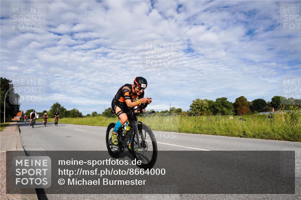 31.08.2025 - Elbe Triathlon Hamburg Michael Burmester http://msf.ph/oto/8664000 31.08.2025 09:45:41 Radfahren 392, 534, 633, 700, 708, 786, 808, 826, 930 meine-sportfotos.de