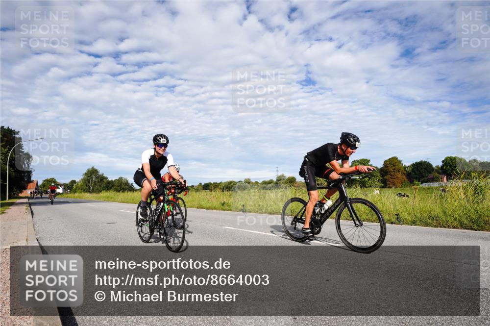 31.08.2025 - Elbe Triathlon Hamburg Michael Burmester http://msf.ph/oto/8664003 31.08.2025 09:45:43 Radfahren 305, 392, 534, 633, 700, 786, 808, 826, 930 meine-sportfotos.de