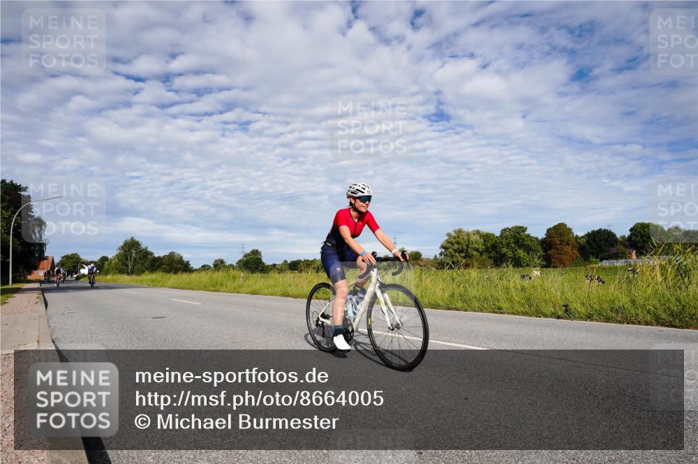 31.08.2025 - Elbe Triathlon Hamburg Michael Burmester http://msf.ph/oto/8664005 31.08.2025 09:45:45 Radfahren 305, 534, 633, 786, 808, 826, 905, 930 meine-sportfotos.de