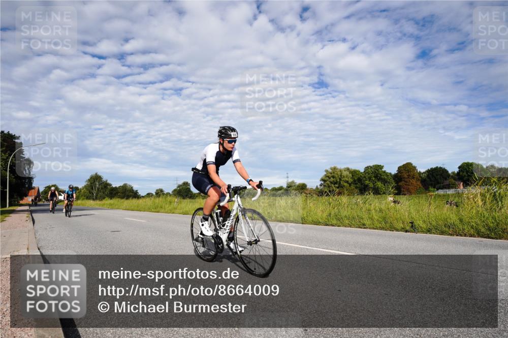 31.08.2025 - Elbe Triathlon Hamburg Michael Burmester http://msf.ph/oto/8664009 31.08.2025 09:45:49 Radfahren 305, 534, 588, 905, 930 meine-sportfotos.de