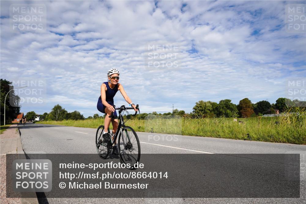 31.08.2025 - Elbe Triathlon Hamburg Michael Burmester http://msf.ph/oto/8664014 31.08.2025 09:45:51 Radfahren 305, 534, 588, 905, 930 meine-sportfotos.de