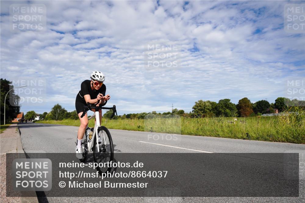 31.08.2025 - Elbe Triathlon Hamburg Michael Burmester http://msf.ph/oto/8664037 31.08.2025 09:46:13 Radfahren 694, 717, 803, 820, 876 meine-sportfotos.de