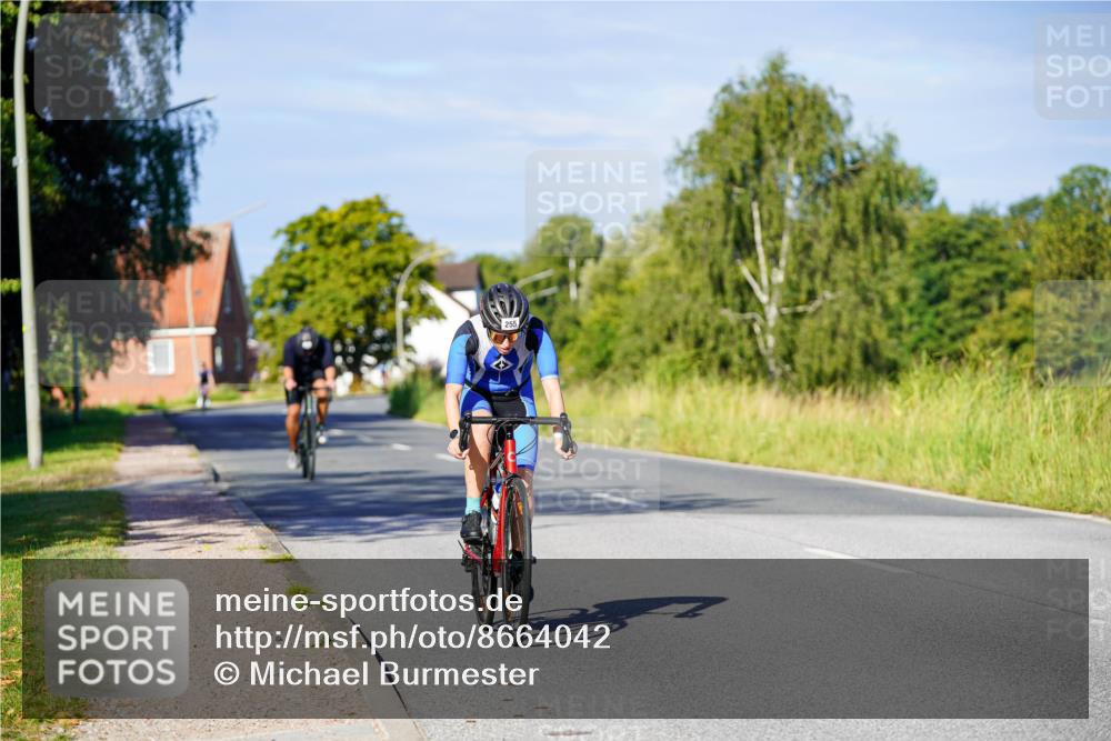 31.08.2025 - Elbe Triathlon Hamburg Michael Burmester http://msf.ph/oto/8664042 31.08.2025 09:21:48 Radfahren 255, 276, 402, 468 meine-sportfotos.de