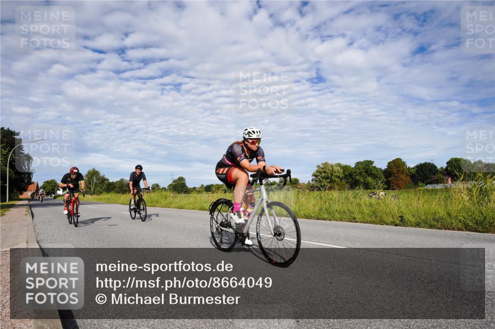 31.08.2025 - Elbe Triathlon Hamburg Michael Burmester http://msf.ph/oto/8664049 31.08.2025 09:46:24 Radfahren 280, 286, 419, 420, 421, 494, 635, 684, 707, 859, 909 meine-sportfotos.de