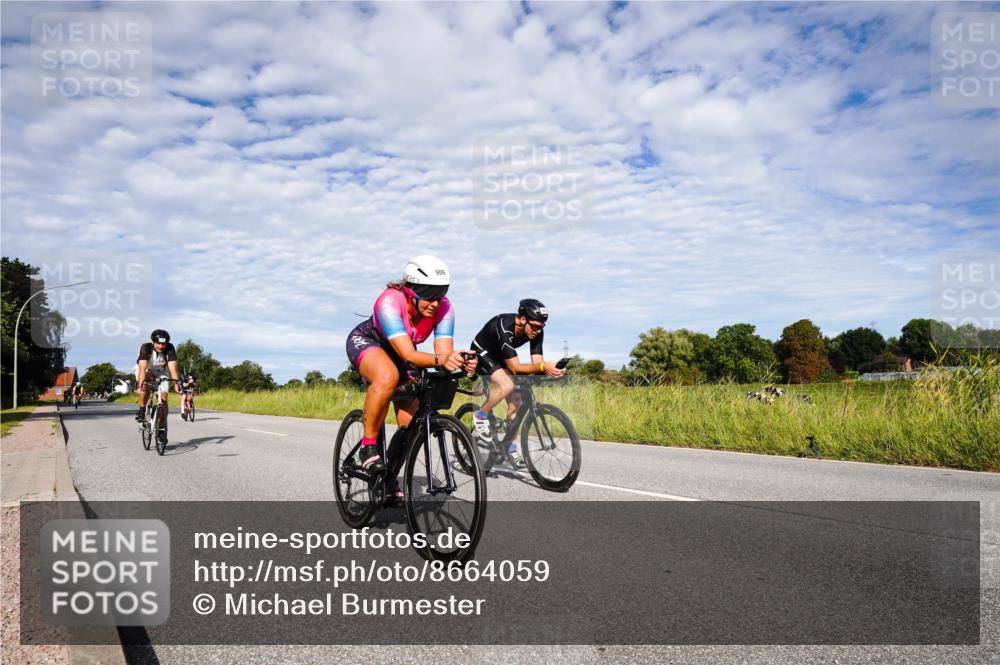 31.08.2025 - Elbe Triathlon Hamburg Michael Burmester http://msf.ph/oto/8664059 31.08.2025 09:46:32 Radfahren 421, 439, 494, 599, 666, 816, 909 meine-sportfotos.de
