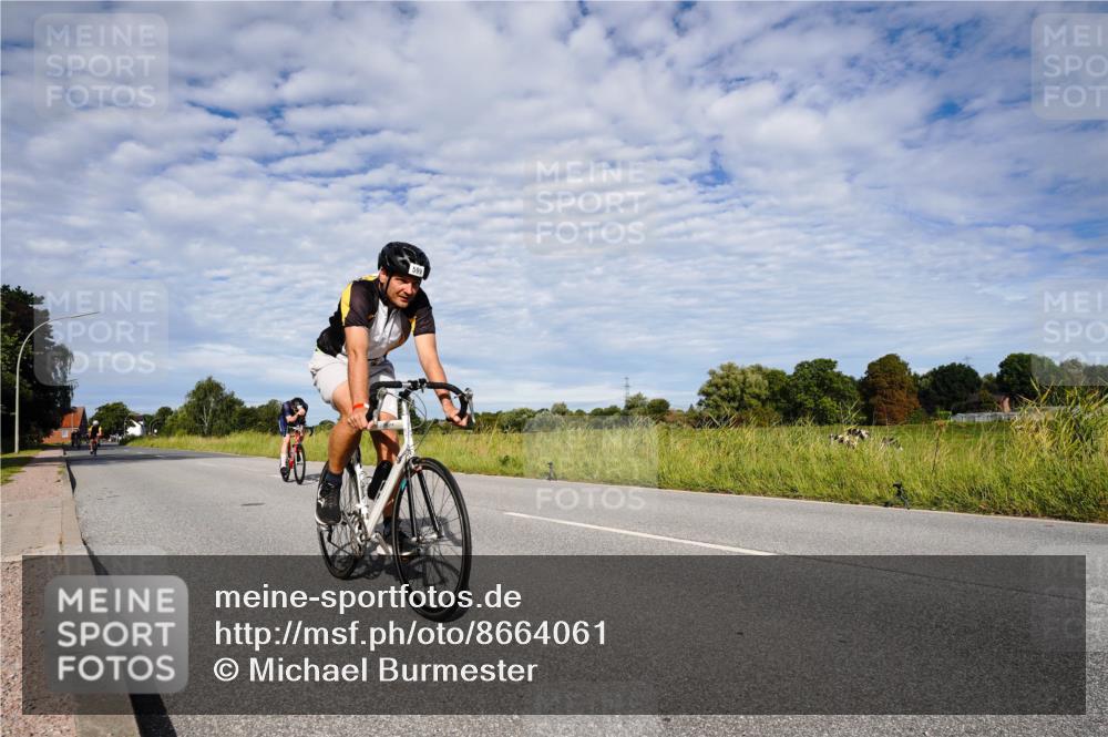31.08.2025 - Elbe Triathlon Hamburg Michael Burmester http://msf.ph/oto/8664061 31.08.2025 09:46:33 Radfahren 394, 439, 494, 599, 666, 816, 909 meine-sportfotos.de