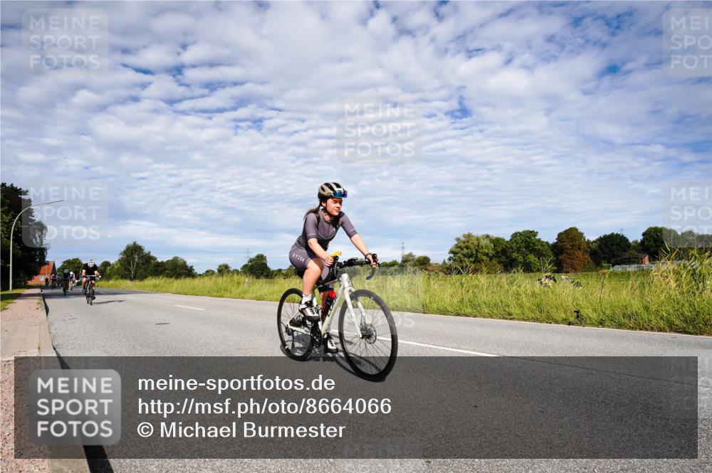 31.08.2025 - Elbe Triathlon Hamburg Michael Burmester http://msf.ph/oto/8664066 31.08.2025 09:46:39 Radfahren 284, 329, 394, 666, 750, 759, 771, 816 meine-sportfotos.de