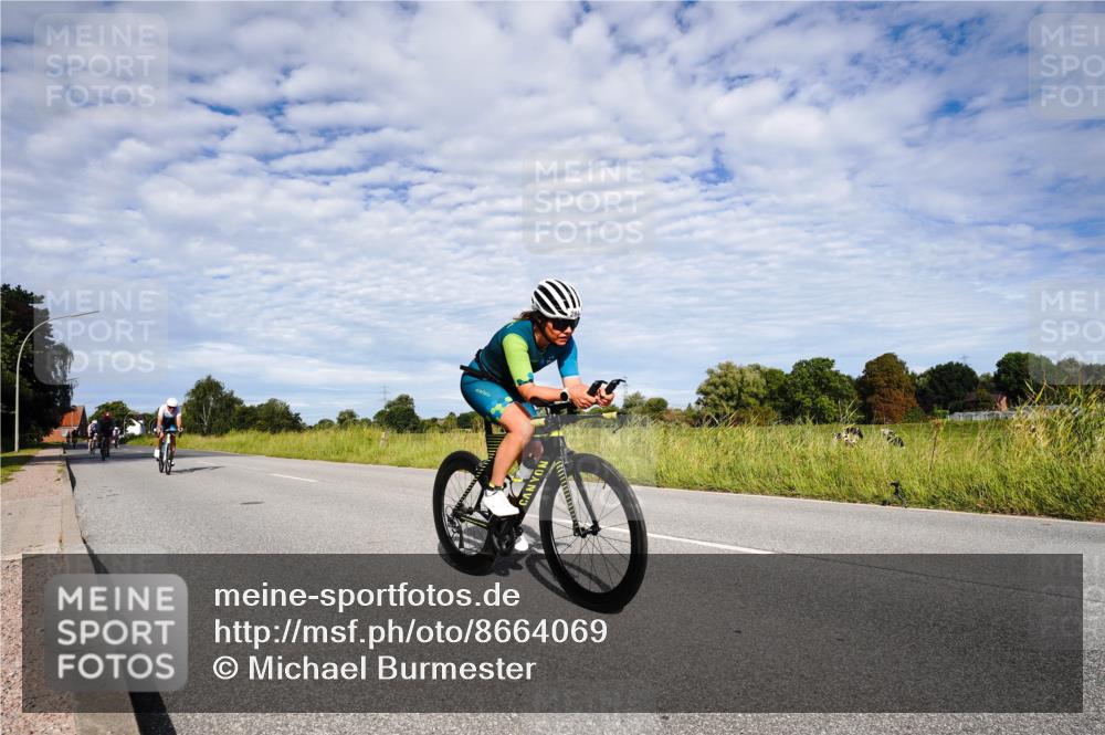 31.08.2025 - Elbe Triathlon Hamburg Michael Burmester http://msf.ph/oto/8664069 31.08.2025 09:46:42 Radfahren 284, 294, 329, 394, 526, 569, 570, 750, 759, 771, 816, 838 meine-sportfotos.de