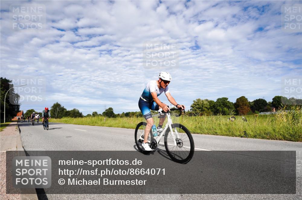 31.08.2025 - Elbe Triathlon Hamburg Michael Burmester http://msf.ph/oto/8664071 31.08.2025 09:46:43 Radfahren 284, 294, 329, 394, 526, 569, 570, 750, 759, 771, 838 meine-sportfotos.de