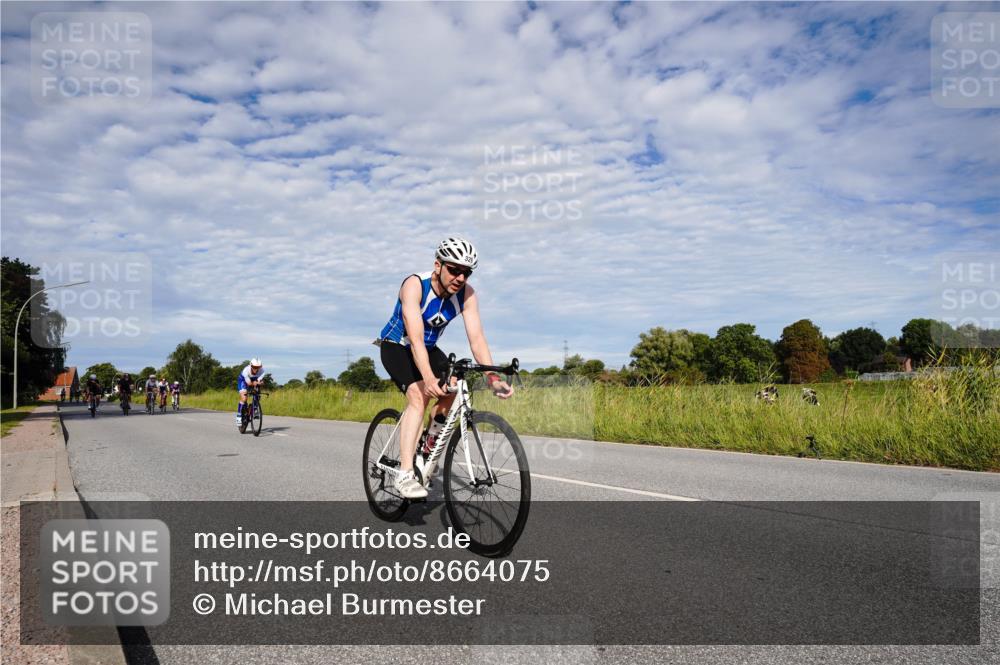 31.08.2025 - Elbe Triathlon Hamburg Michael Burmester http://msf.ph/oto/8664075 31.08.2025 09:46:46 Radfahren 294, 329, 526, 569, 570, 589, 729, 750, 759, 771, 838 meine-sportfotos.de