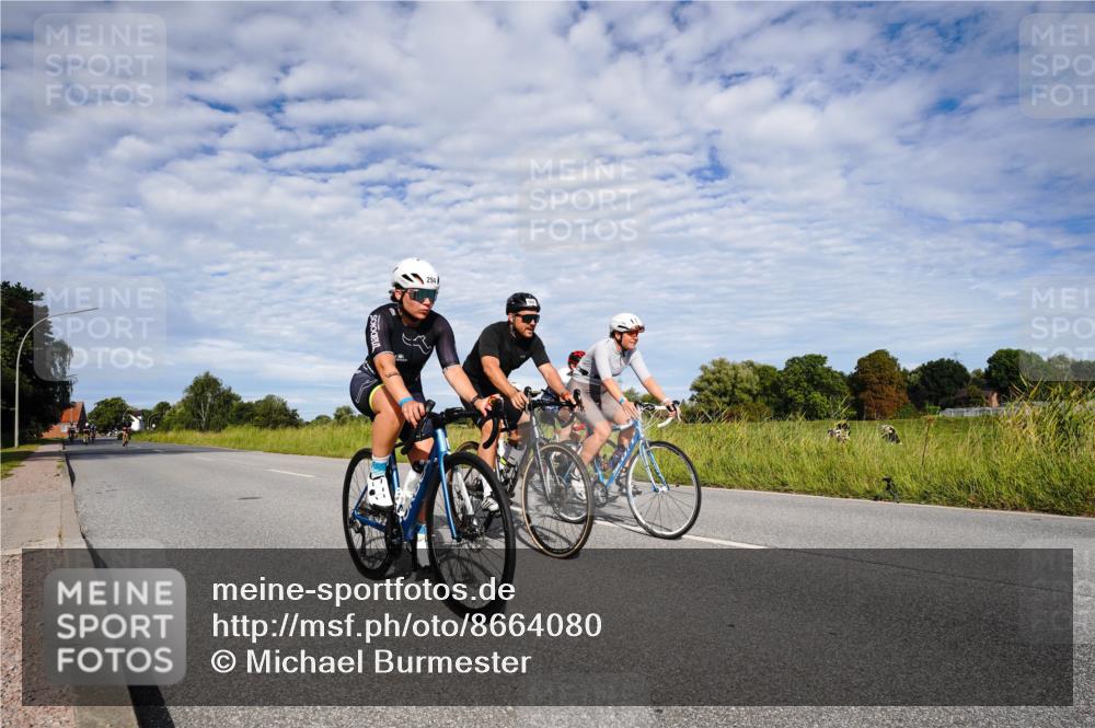 31.08.2025 - Elbe Triathlon Hamburg Michael Burmester http://msf.ph/oto/8664080 31.08.2025 09:46:48 Radfahren 294, 329, 384, 526, 569, 570, 589, 729, 759, 838 meine-sportfotos.de