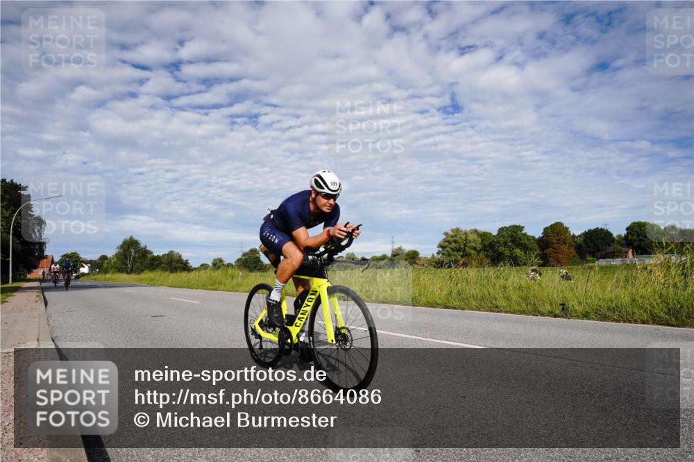 31.08.2025 - Elbe Triathlon Hamburg Michael Burmester http://msf.ph/oto/8664086 31.08.2025 09:46:53 Radfahren 384, 399, 589, 729 meine-sportfotos.de