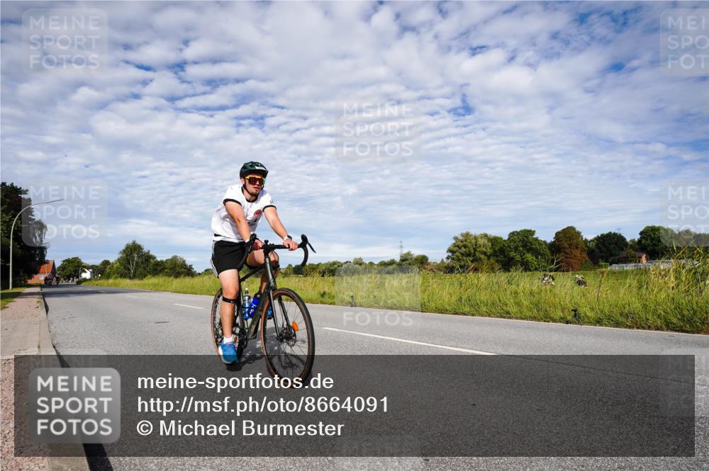 31.08.2025 - Elbe Triathlon Hamburg Michael Burmester http://msf.ph/oto/8664091 31.08.2025 09:46:57 Radfahren 384, 399, 458, 792 meine-sportfotos.de