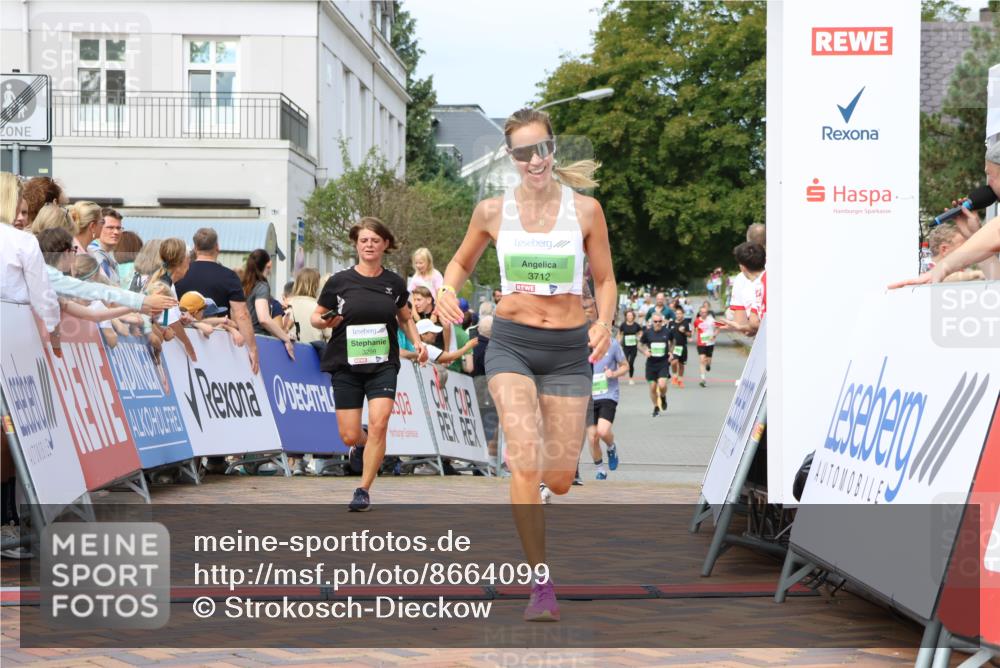 31.08.2025 - 21. Blankeneser Heldenlauf Strokosch-Dieckow http://msf.ph/oto/8664099 31.08.2025 11:01:34 Ziel 3082, 3298, 3276, 3712 meine-sportfotos.de