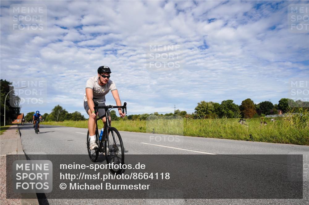 31.08.2025 - Elbe Triathlon Hamburg Michael Burmester http://msf.ph/oto/8664118 31.08.2025 09:47:19 Radfahren 400, 516, 533, 545, 723, 749, 915 meine-sportfotos.de
