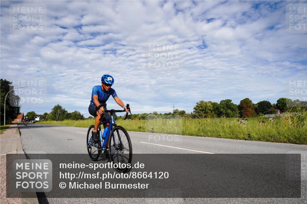 31.08.2025 - Elbe Triathlon Hamburg Michael Burmester http://msf.ph/oto/8664120 31.08.2025 09:47:20 Radfahren 400, 516, 545, 723, 915 meine-sportfotos.de