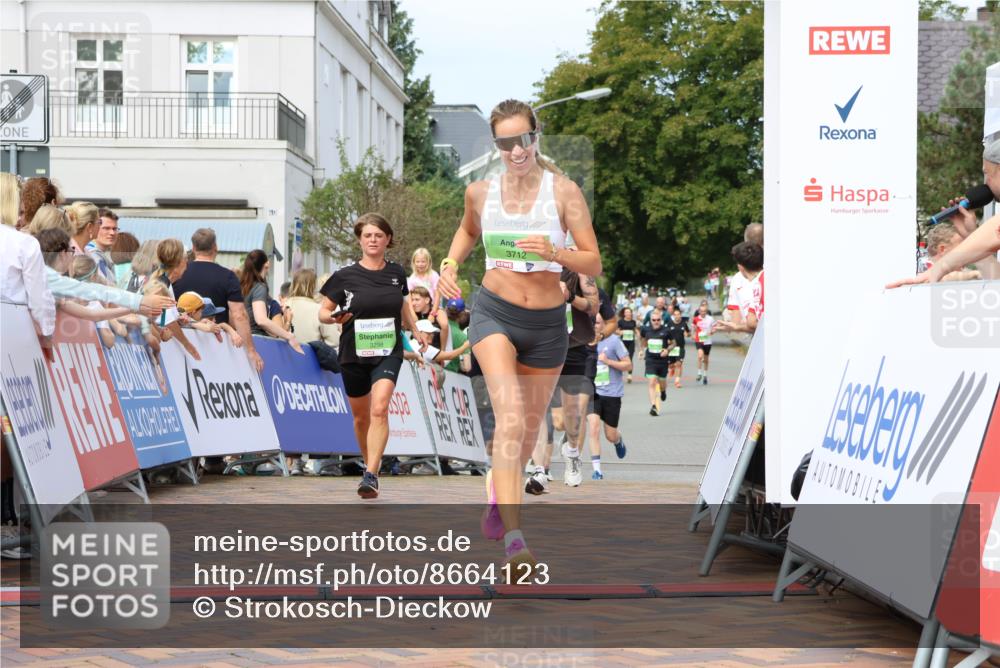 31.08.2025 - 21. Blankeneser Heldenlauf Strokosch-Dieckow http://msf.ph/oto/8664123 31.08.2025 11:01:34 Ziel 3082, 3298, 3276, 3712 meine-sportfotos.de
