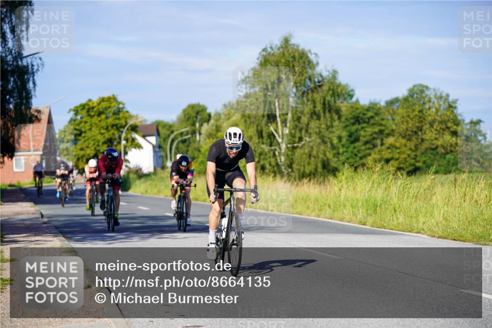 31.08.2025 - Elbe Triathlon Hamburg Michael Burmester http://msf.ph/oto/8664135 31.08.2025 09:22:35 Radfahren 166, 181, 193, 195, 304, 430, 479, 557, 614, 834 meine-sportfotos.de