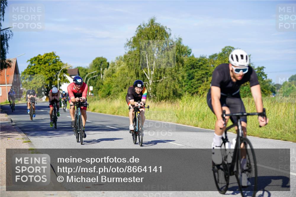 31.08.2025 - Elbe Triathlon Hamburg Michael Burmester http://msf.ph/oto/8664141 31.08.2025 09:22:36 Radfahren 166, 181, 193, 195, 304, 391, 430, 479, 557, 614, 834 meine-sportfotos.de
