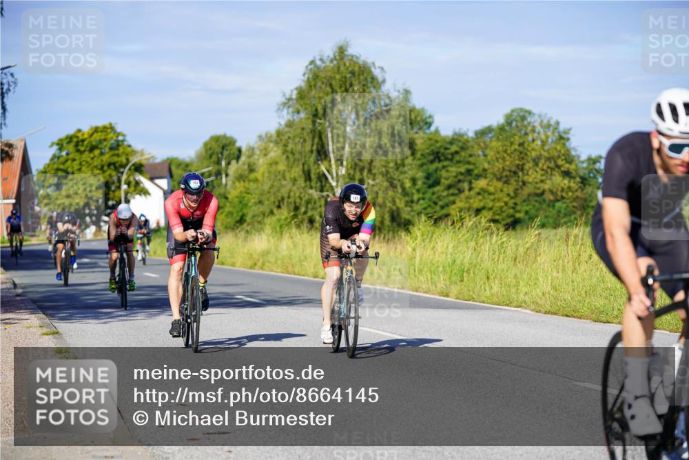 31.08.2025 - Elbe Triathlon Hamburg Michael Burmester http://msf.ph/oto/8664145 31.08.2025 09:22:36 Radfahren 166, 181, 193, 195, 304, 391, 430, 479, 557, 614, 834 meine-sportfotos.de