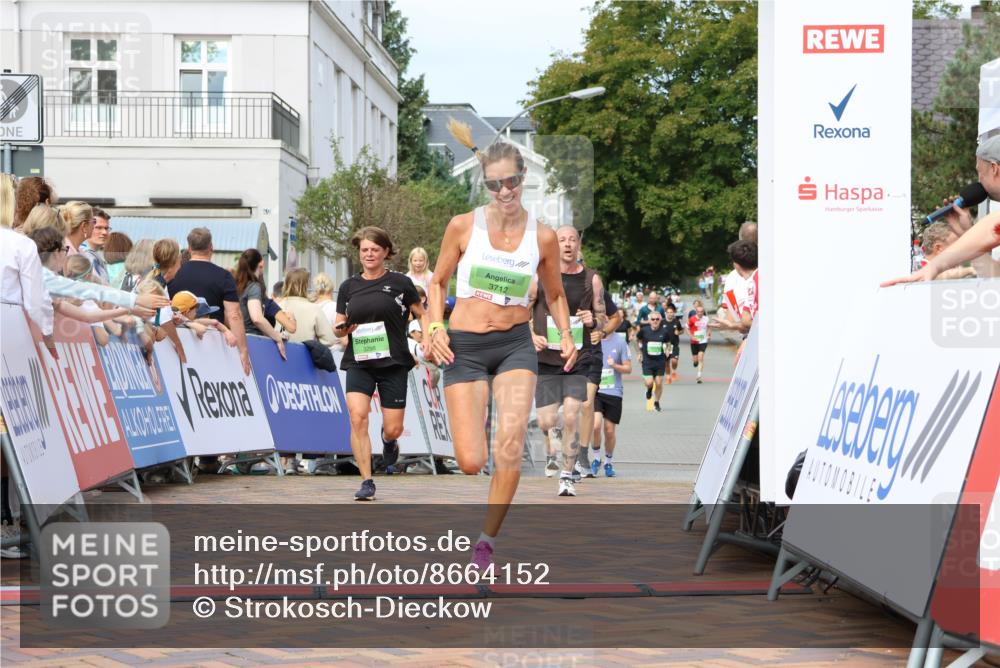31.08.2025 - 21. Blankeneser Heldenlauf Strokosch-Dieckow http://msf.ph/oto/8664152 31.08.2025 11:01:34 Ziel 3082, 3298, 3276, 3712 meine-sportfotos.de