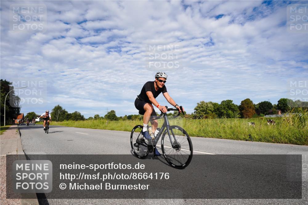 31.08.2025 - Elbe Triathlon Hamburg Michael Burmester http://msf.ph/oto/8664176 31.08.2025 09:48:16 Radfahren 425, 440, 510, 577, 618, 713, 746, 807, 880 meine-sportfotos.de