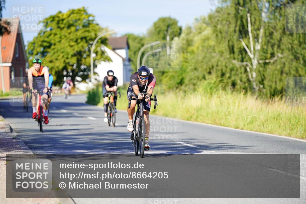 31.08.2025 - Elbe Triathlon Hamburg Michael Burmester http://msf.ph/oto/8664205 31.08.2025 09:22:59 Radfahren 325, 386, 406, 429, 540, 575 meine-sportfotos.de