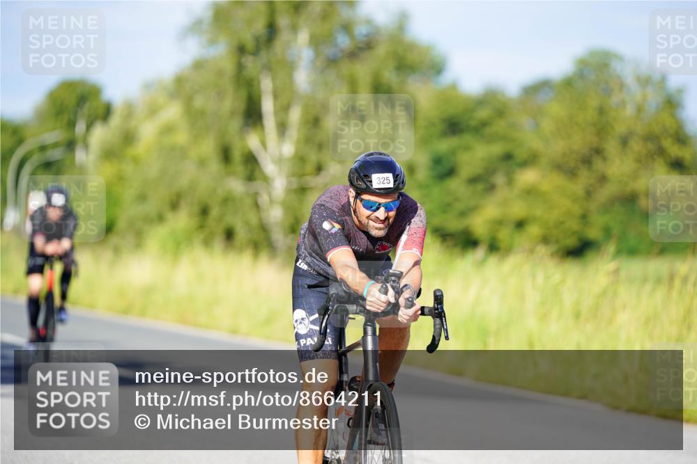 31.08.2025 - Elbe Triathlon Hamburg Michael Burmester http://msf.ph/oto/8664211 31.08.2025 09:23:00 Radfahren 325, 386, 406, 429, 575 meine-sportfotos.de