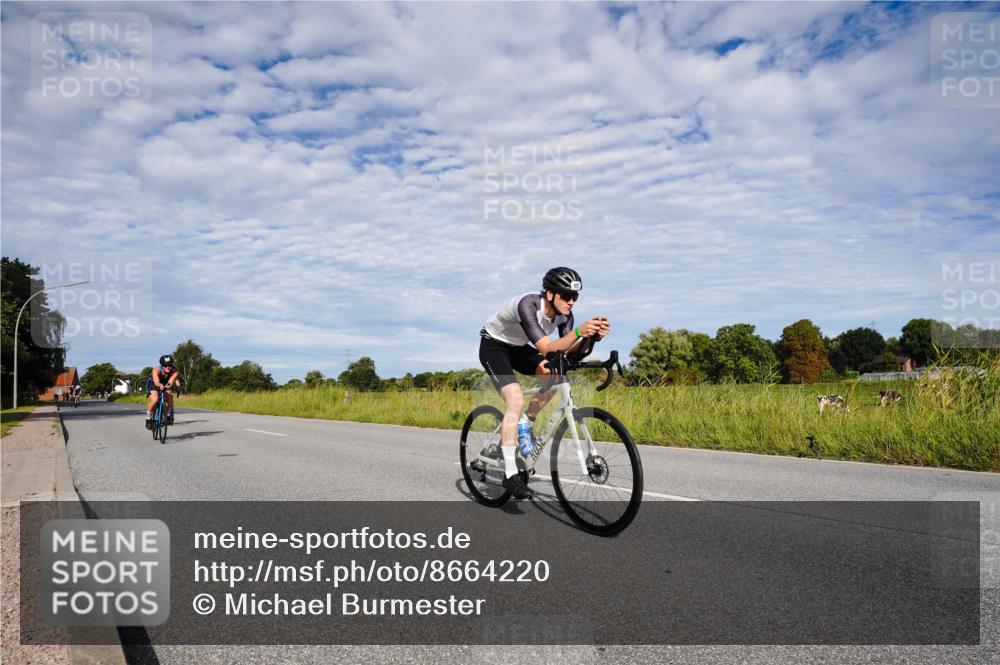 31.08.2025 - Elbe Triathlon Hamburg Michael Burmester http://msf.ph/oto/8664220 31.08.2025 09:48:48 Radfahren 322, 407, 515, 656, 739, 742, 856, 920, 931 meine-sportfotos.de
