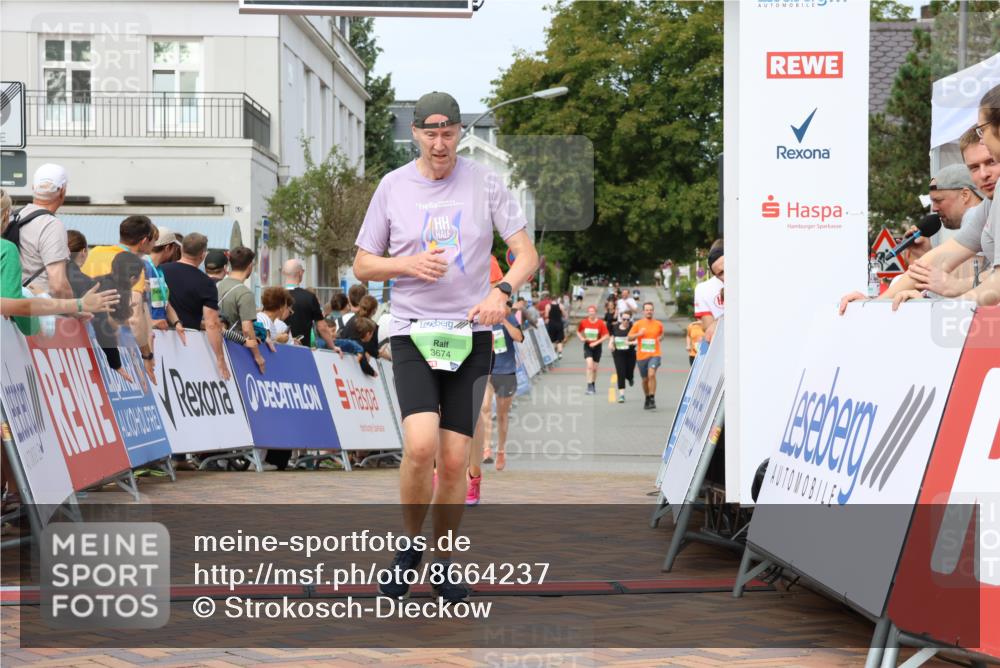 31.08.2025 - 21. Blankeneser Heldenlauf Strokosch-Dieckow http://msf.ph/oto/8664237 31.08.2025 11:19:50 Ziel 3569, 3314, 3674, 3193 meine-sportfotos.de