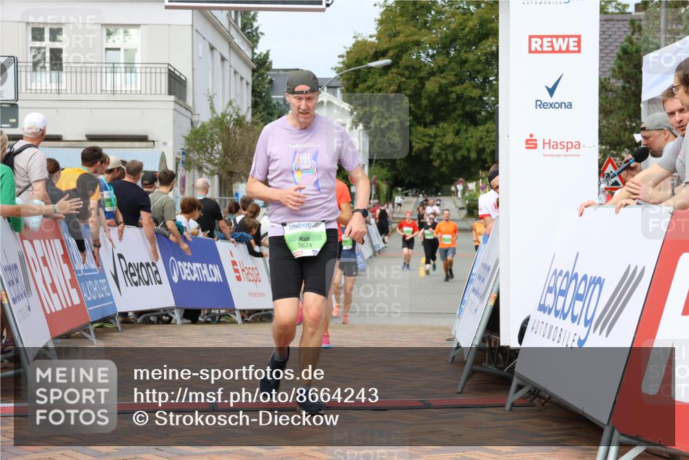 31.08.2025 - 21. Blankeneser Heldenlauf Strokosch-Dieckow http://msf.ph/oto/8664243 31.08.2025 11:19:50 Ziel 3569, 3314, 3674, 3193 meine-sportfotos.de