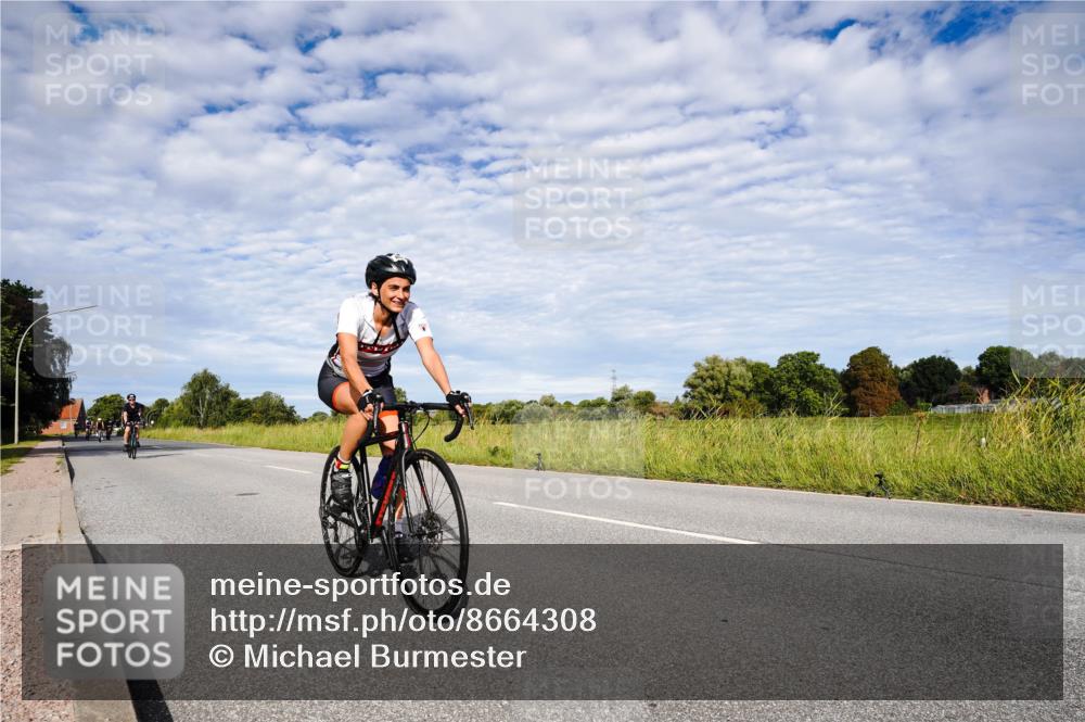 31.08.2025 - Elbe Triathlon Hamburg Michael Burmester http://msf.ph/oto/8664308 31.08.2025 09:50:06 Radfahren 638, 671, 824, 863, 871, 926 meine-sportfotos.de