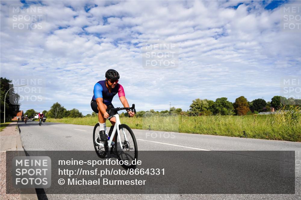 31.08.2025 - Elbe Triathlon Hamburg Michael Burmester http://msf.ph/oto/8664331 31.08.2025 09:50:37 Radfahren 250, 502, 612, 728, 766, 907 meine-sportfotos.de